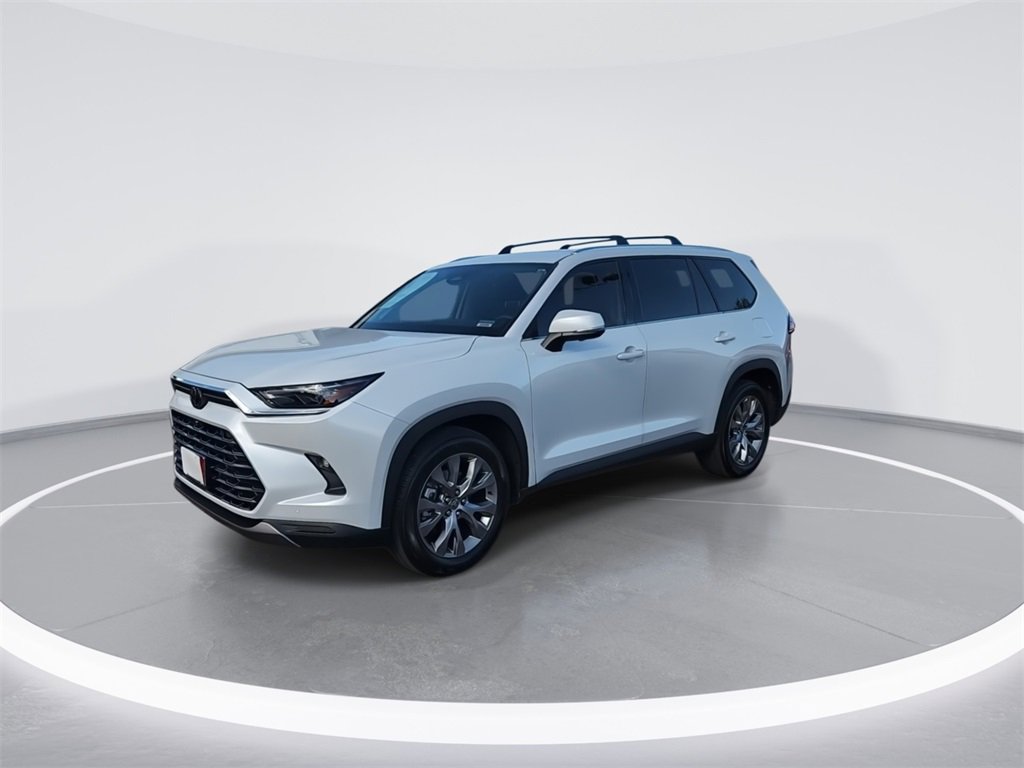 Used 2025 Toyota Grand Highlander AWD image 4