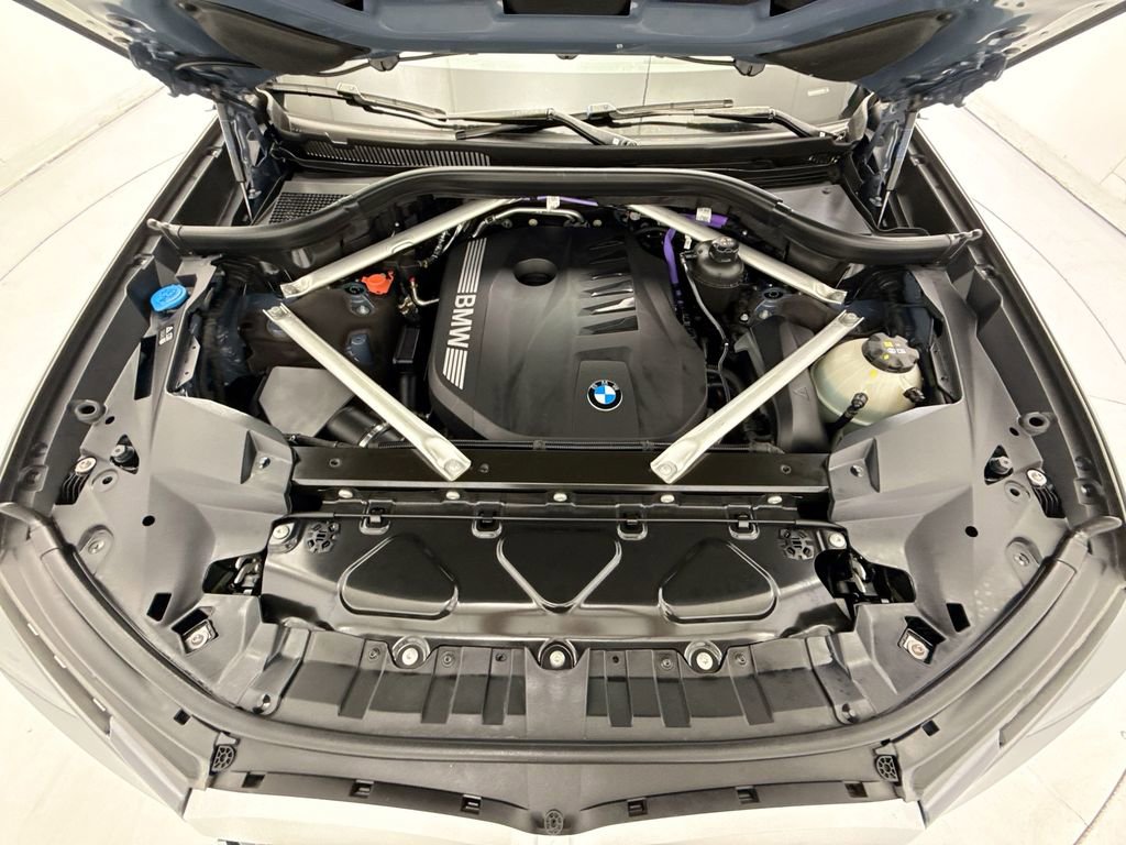 Certified 2025 BMW X7 xDrive40i w/ Parking Assistance Package image 29