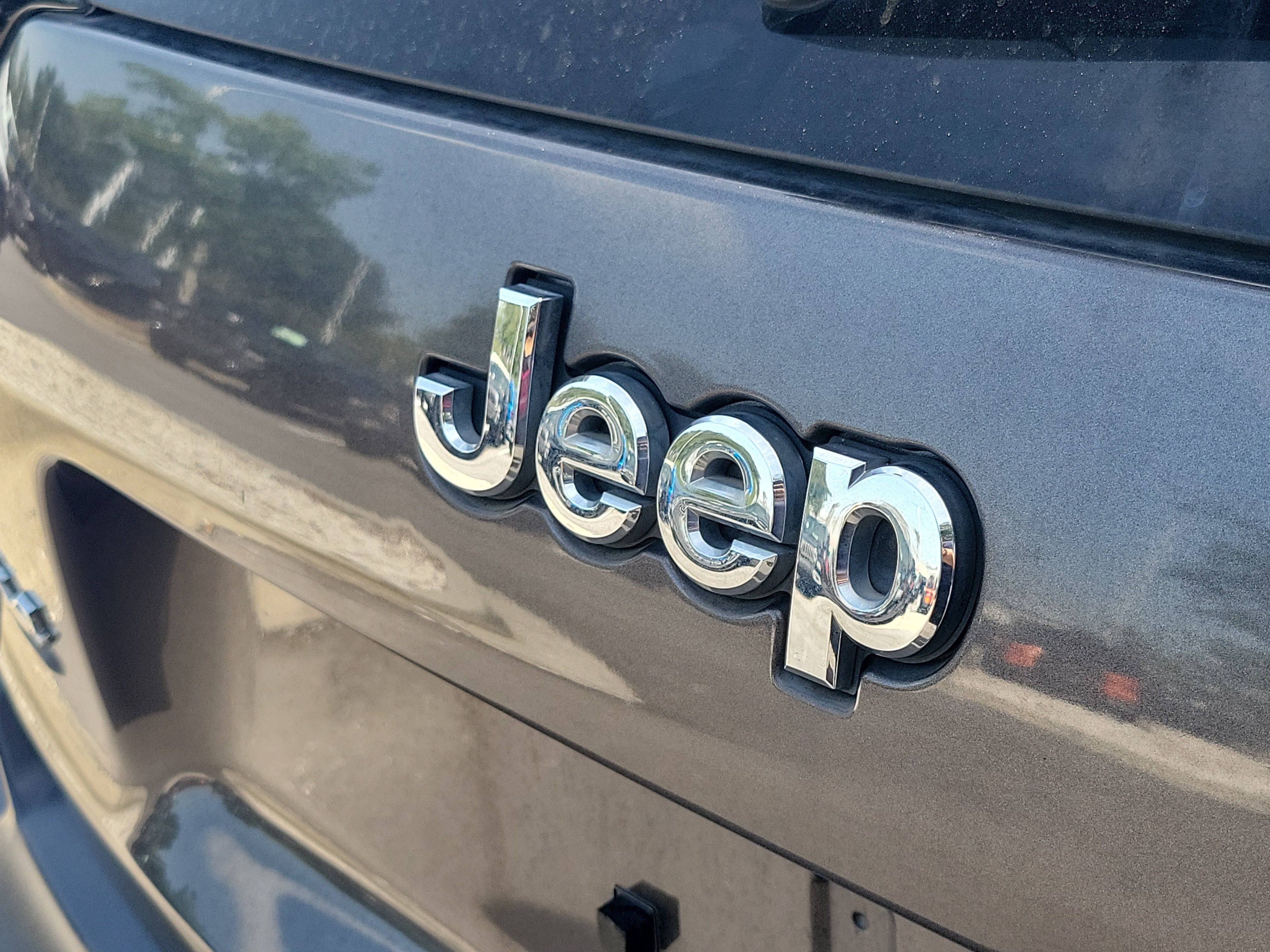 Used 2019 Jeep Cherokee Limited w/ Trailer Tow Group AWD/4WD image 9