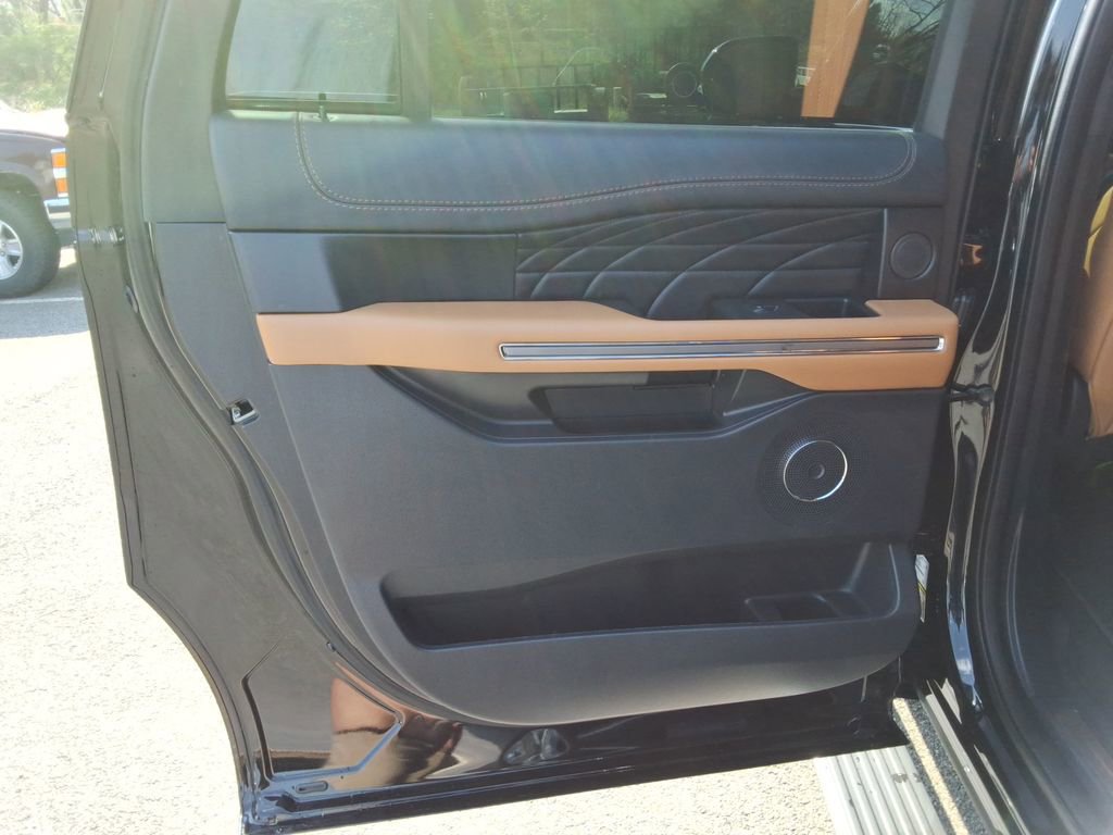 Used 2023 Ford Expedition Max Platinum RWD image 18