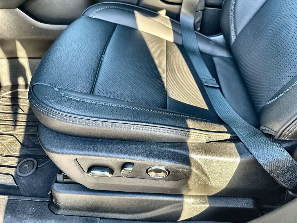 Used 2026 GMC Yukon XL Denali w/ Denali Reserve Package image 25