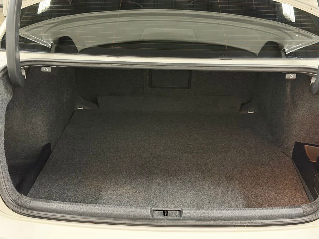 Used 2015 Volkswagen Passat TDI SEL Premium image 27