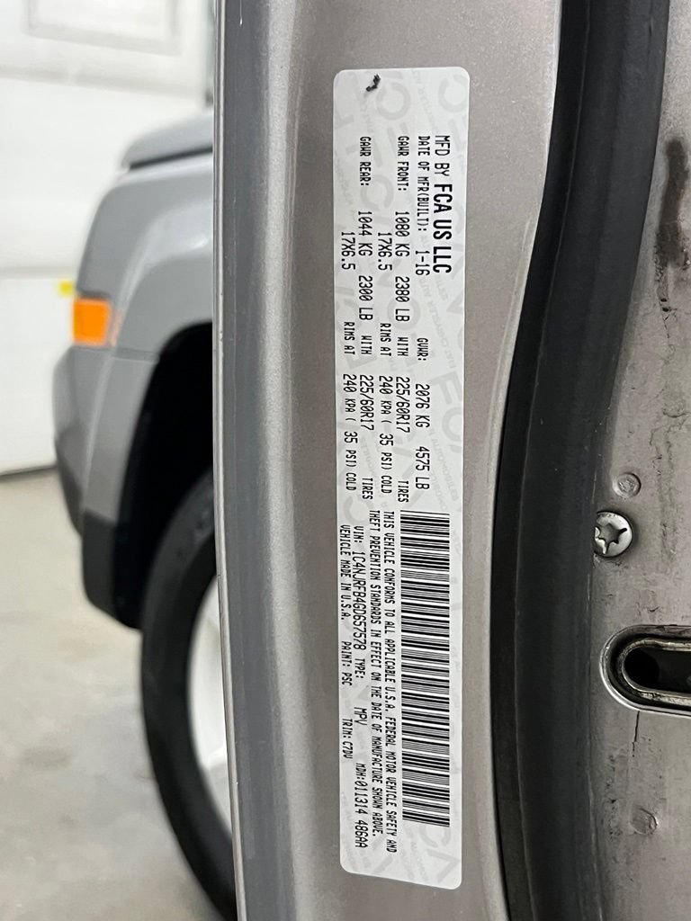 Used 2016 Jeep Patriot Latitude AWD/4WD image 33
