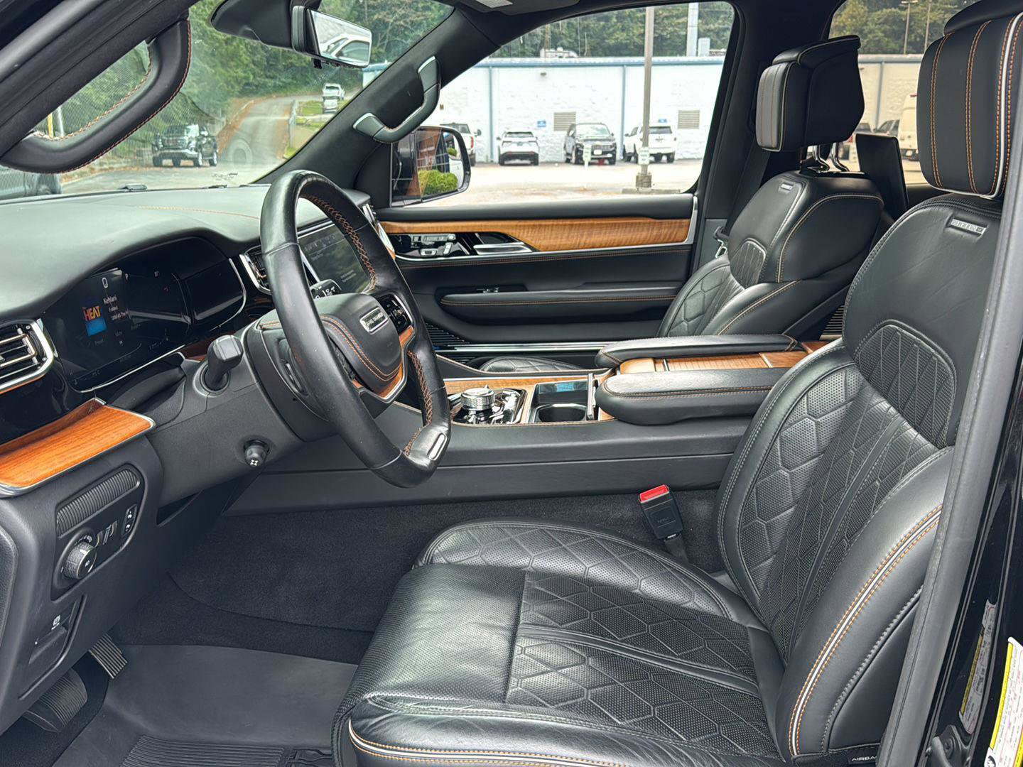 Used 2022 Jeep Grand Wagoneer Series III w/ Rear Seat Video Group 1 image 8