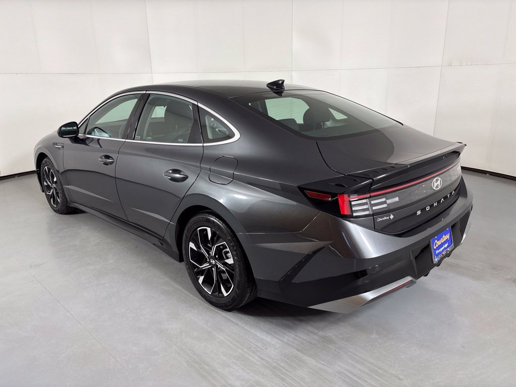 Used 2025 Hyundai Sonata SEL FWD image 6
