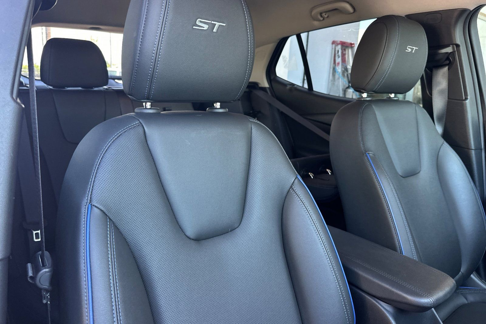 Used 2026 Buick Encore GX Sport Touring w/ Comfort Package image 17