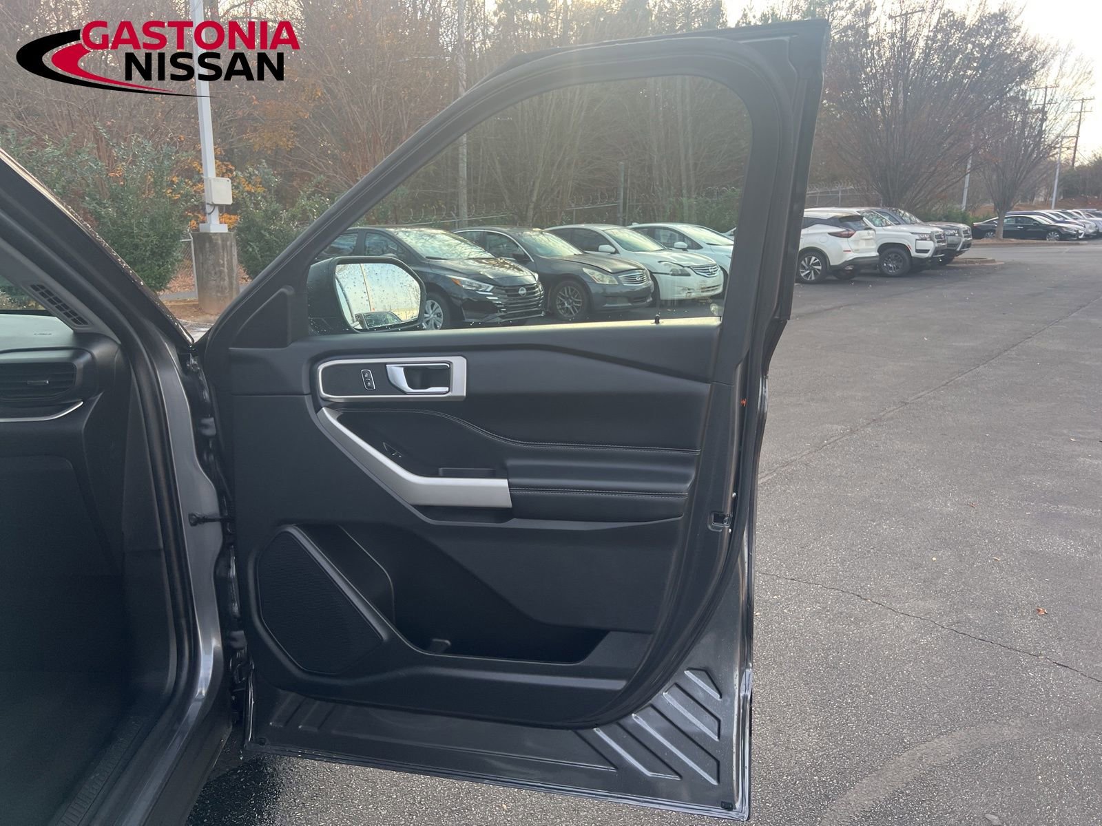 Used 2022 Ford Explorer XLT image 27