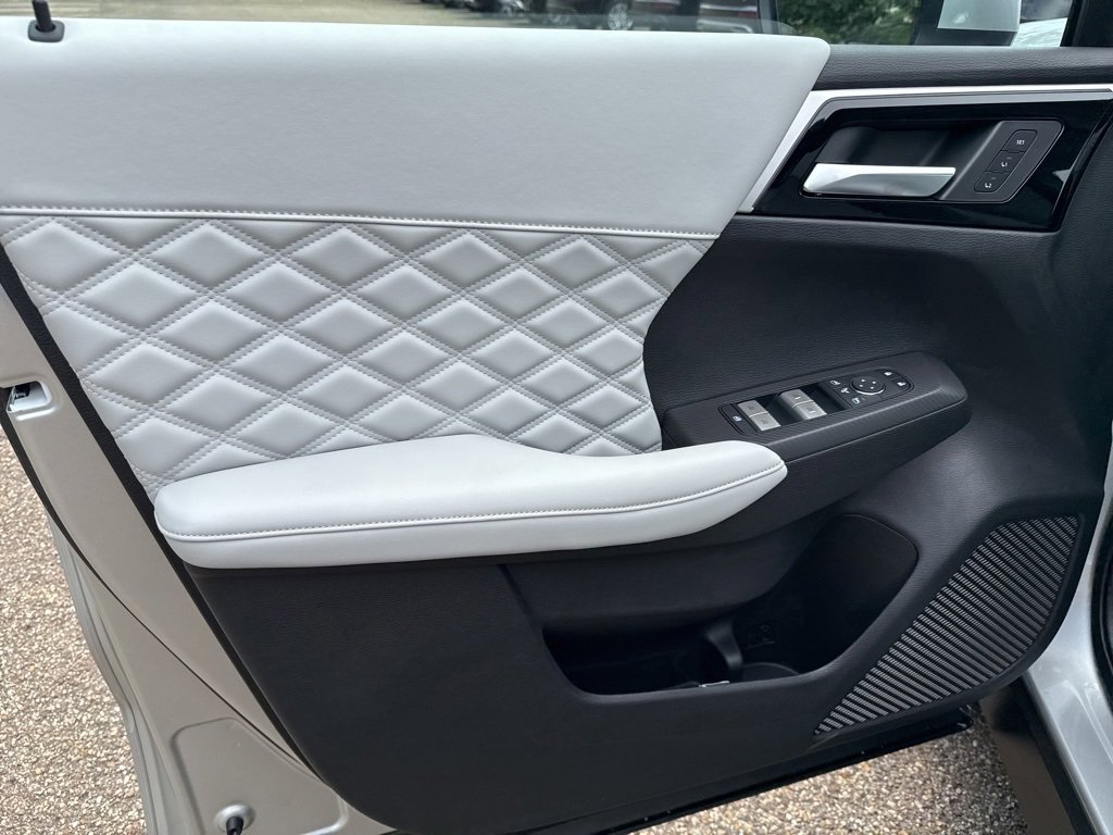 New 2025 Mitsubishi Outlander SEL image 23