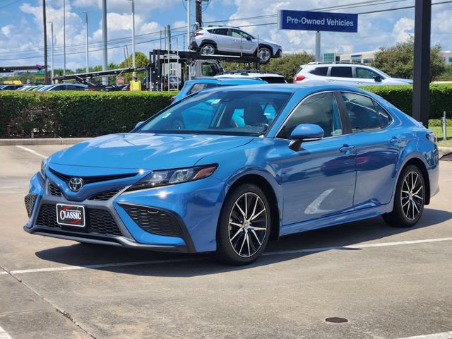 Used 2024 Toyota Camry SE w/ Cold Weather Package FWD image 3