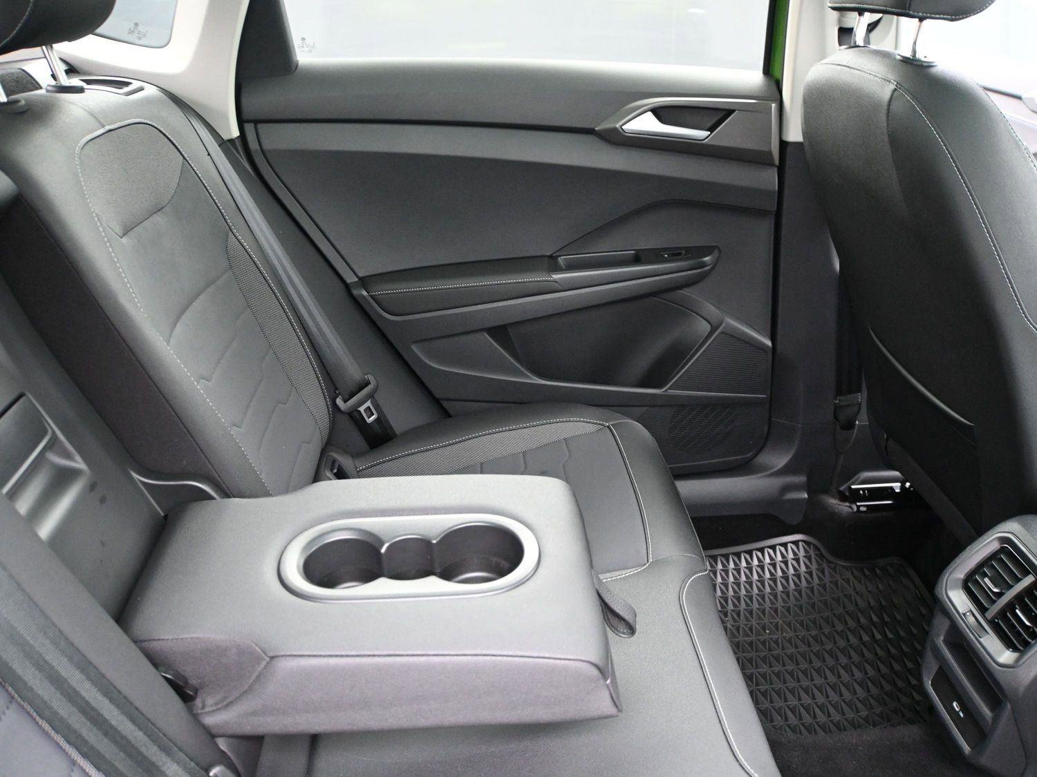 Certified 2025 Volkswagen Taos SE AWD/4WD image 21