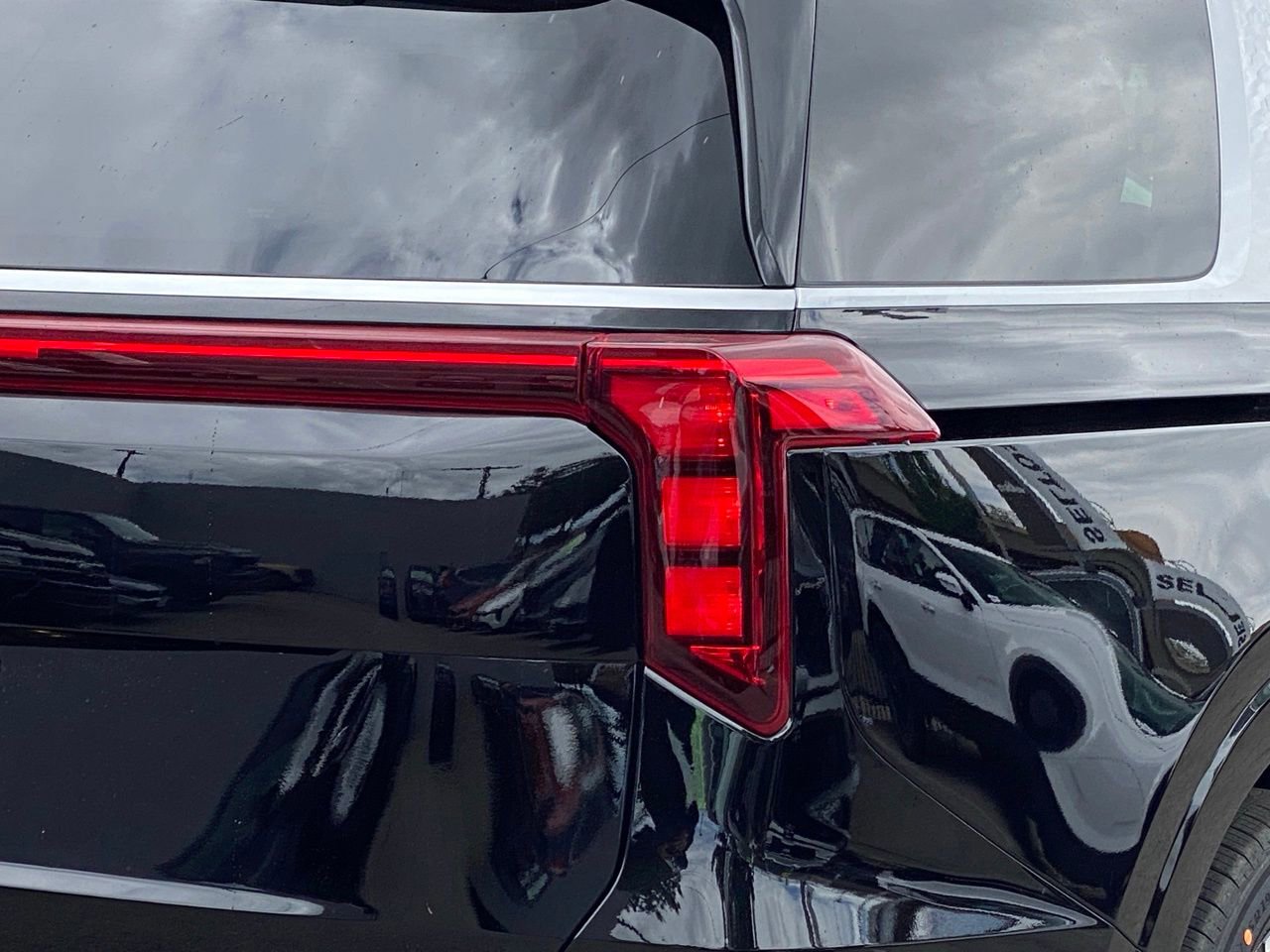 New 2026 Kia Carnival EX FWD image 4