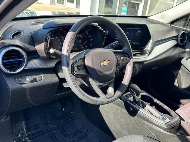 Used 2026 Chevrolet Trax LS FWD image 34