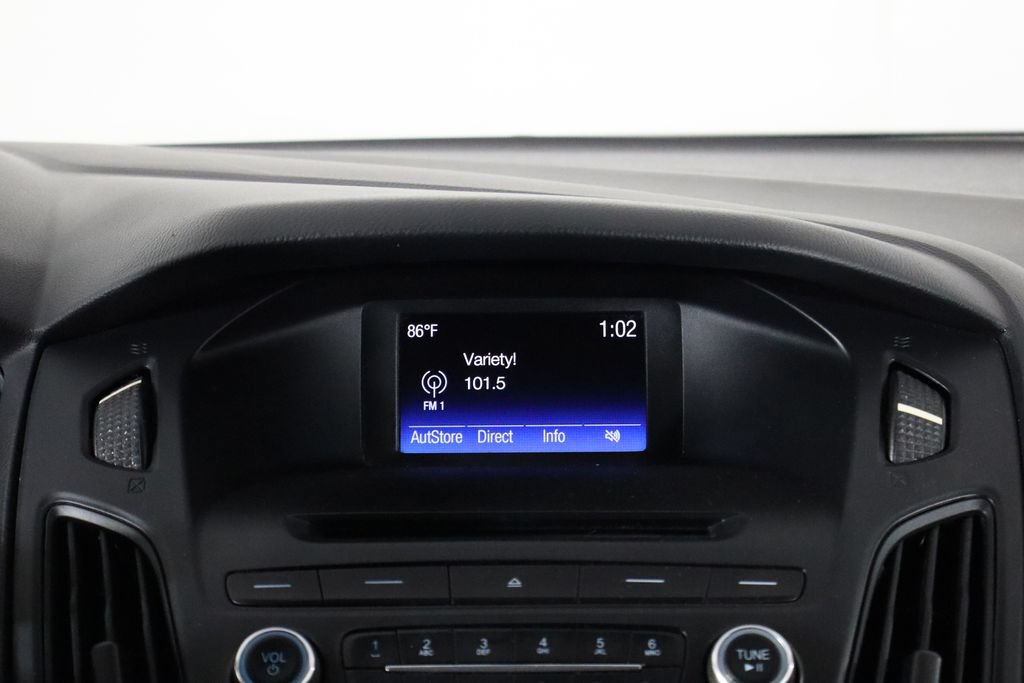 Used 2015 Ford Focus SE FWD image 25