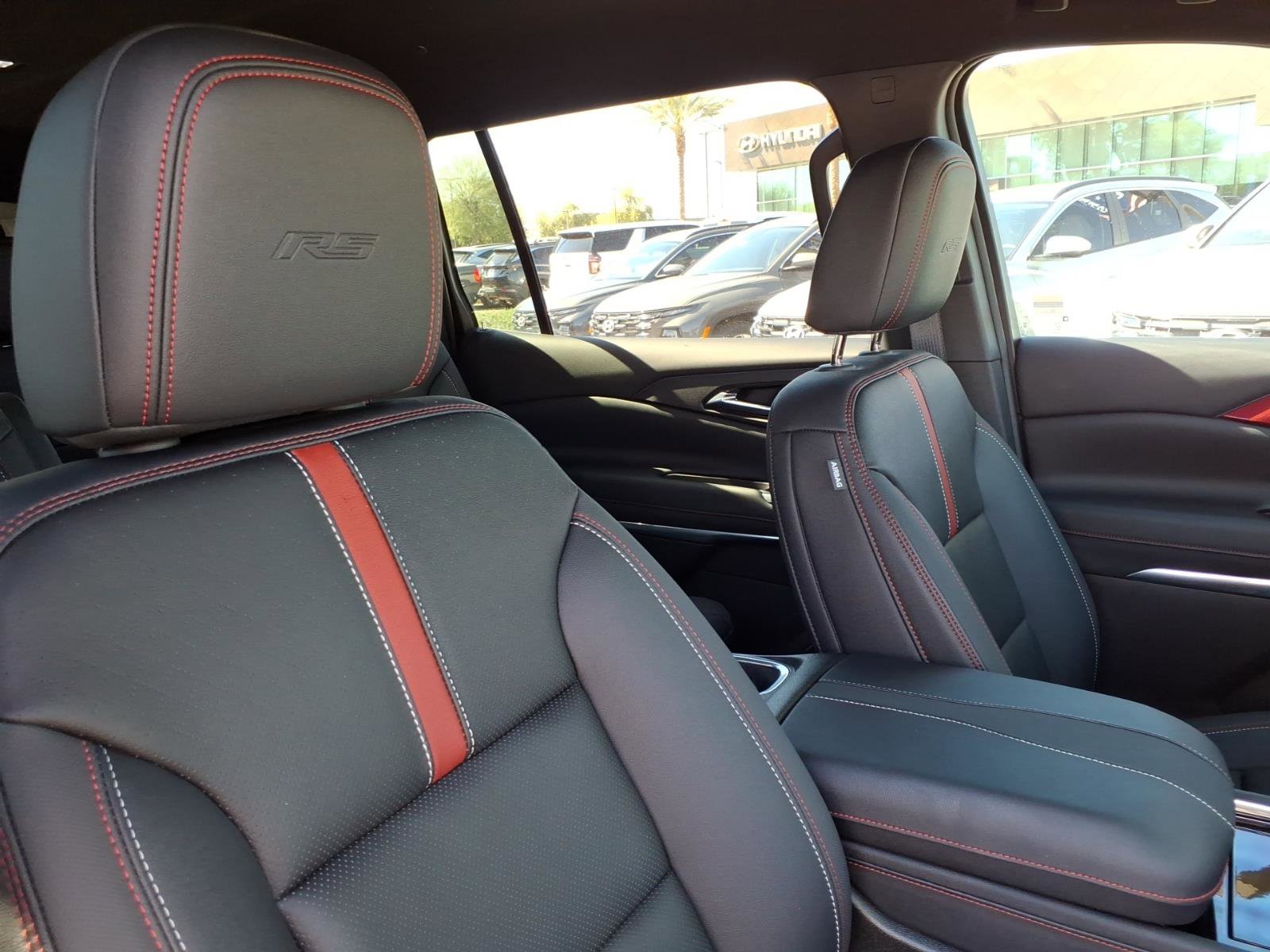 Used 2025 Chevrolet Traverse RS w/ LPO, Floor Liner Package image 12