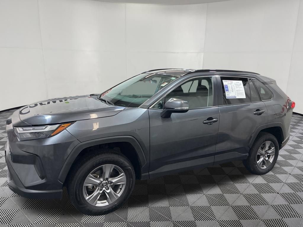Used 2023 Toyota RAV4 XLE AWD/4WD image 4