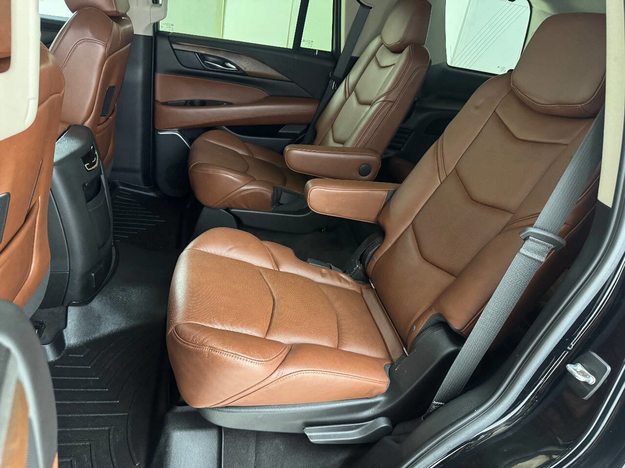 Used 2020 Cadillac Escalade Premium Luxury AWD/4WD image 33