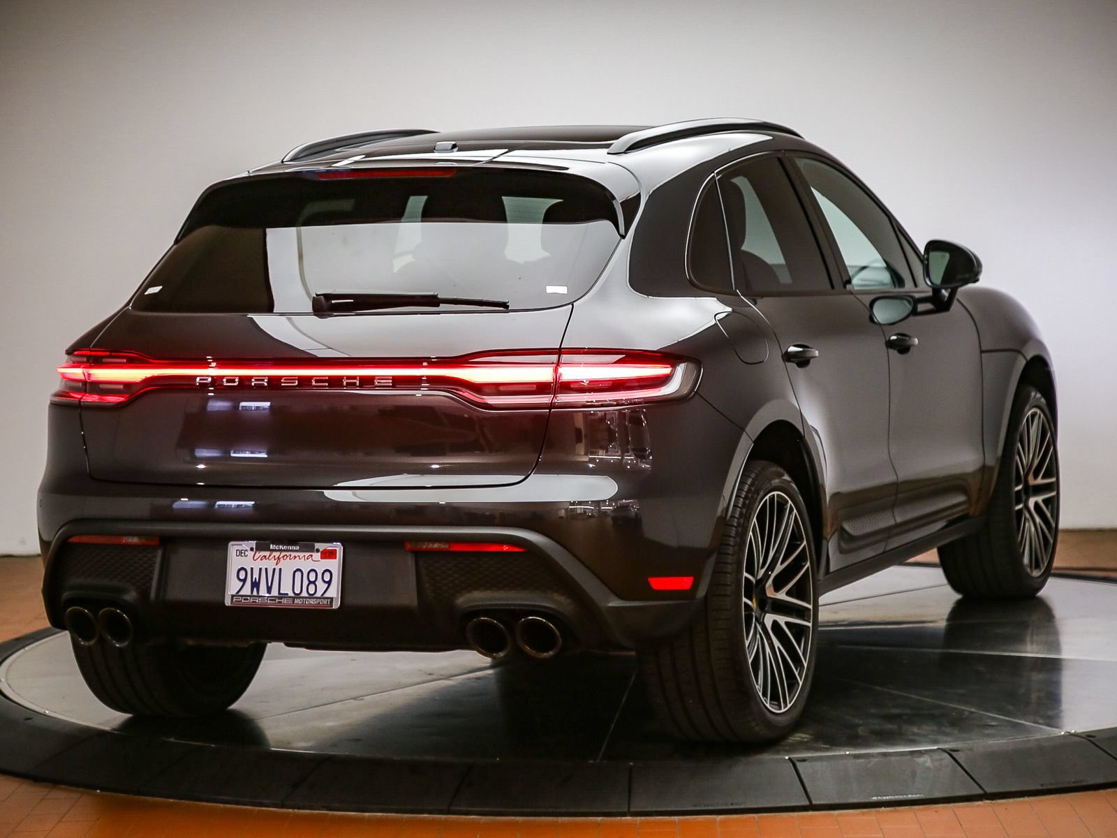 Certified 2026 Porsche Macan AWD/4WD image 7