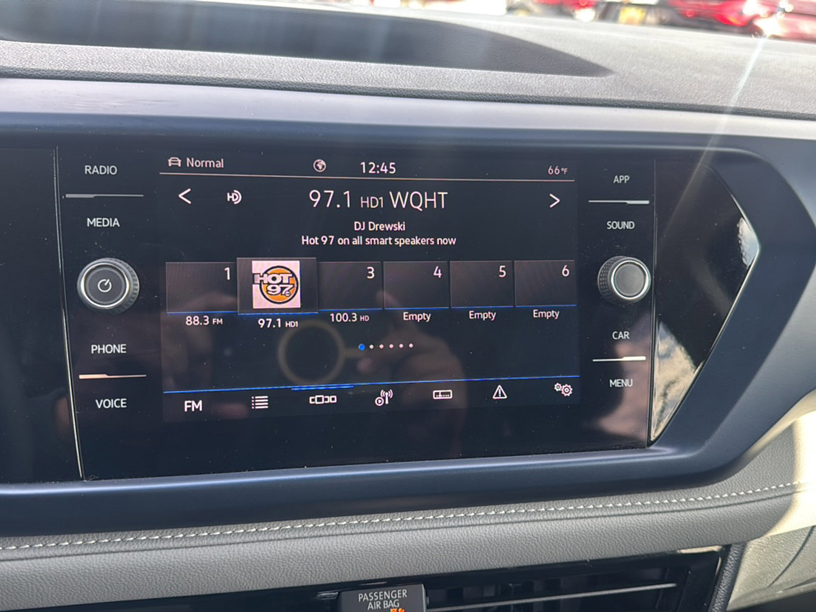 Used 2024 Volkswagen Taos SE image 34