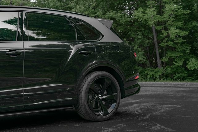 Used 2022 Bentley Bentayga AWD/4WD image 32