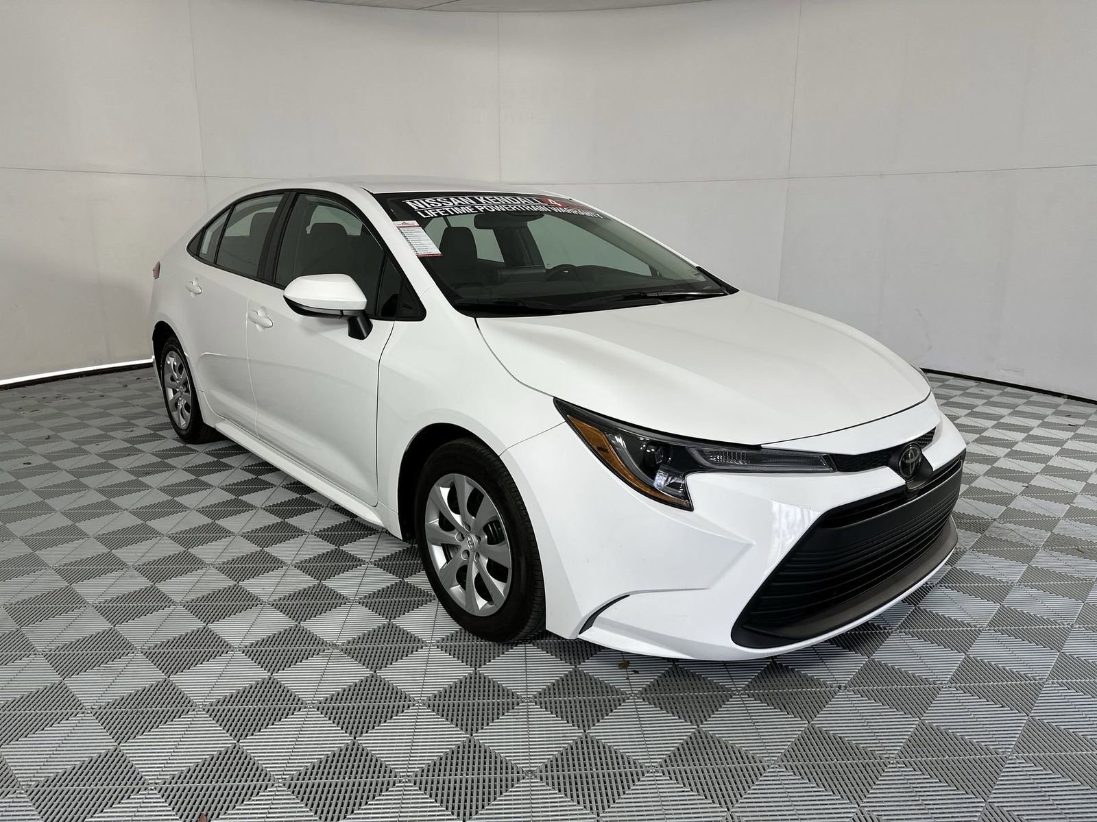 Used 2025 Toyota Corolla LE FWD image 2