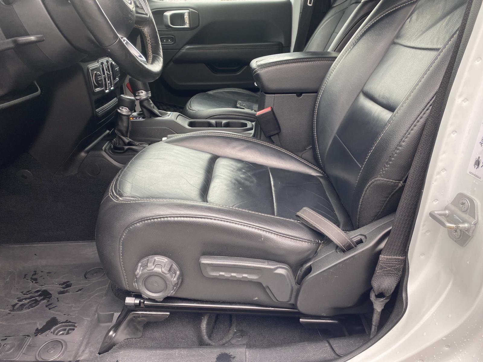 Used 2019 Jeep Wrangler Unlimited Sahara w/ Quick Order Package 24M Moab AWD/4WD image 22