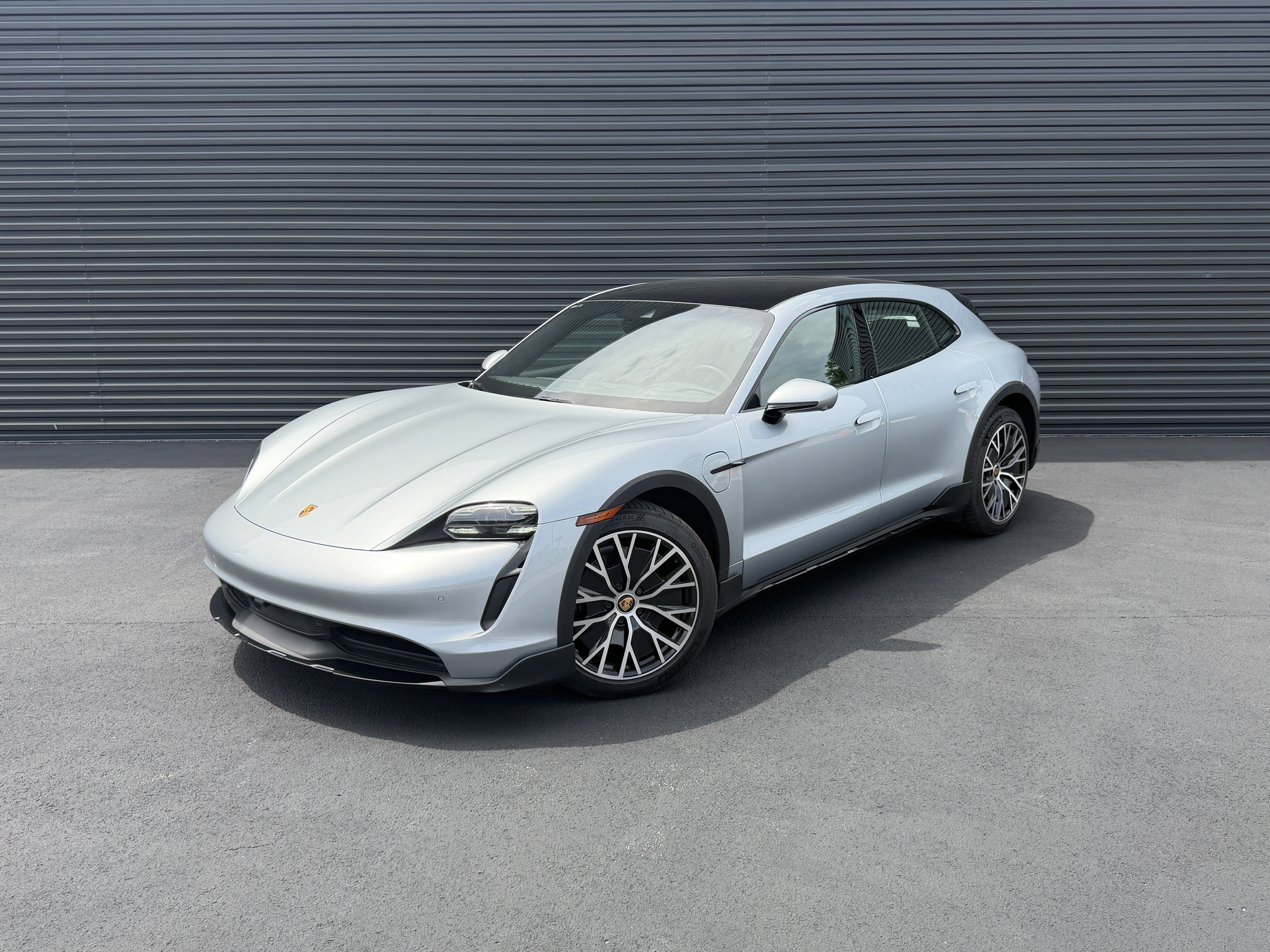 Used 2023 Porsche Taycan 4 Cross Turismo image 1