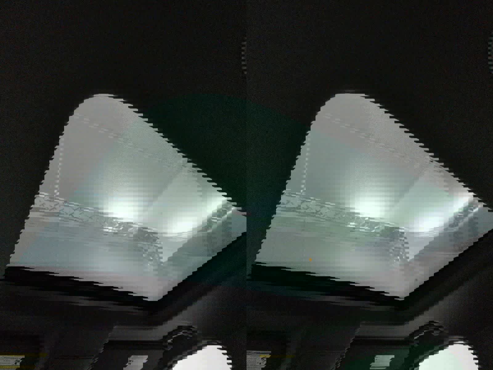 Used 2020 Land Rover Discovery HSE image 18