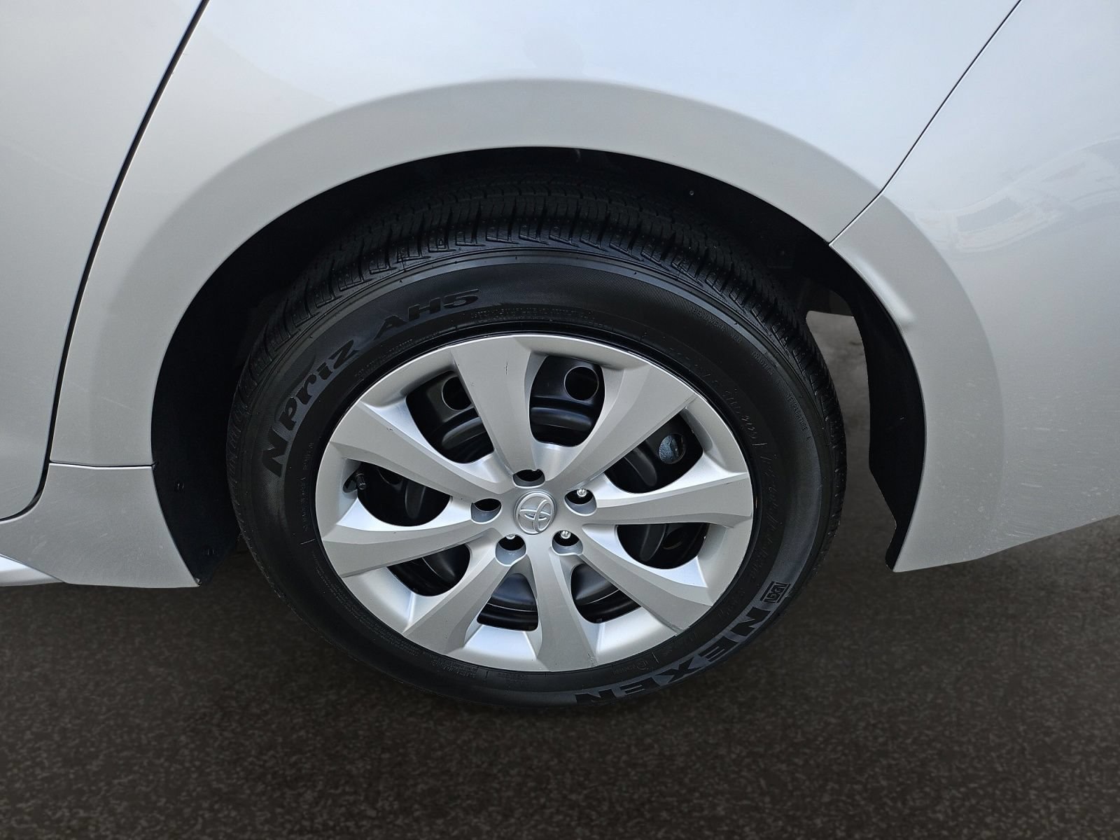 Used 2025 Toyota Corolla LE FWD image 46