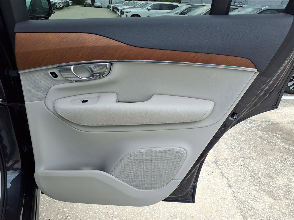 Used 2022 Volvo XC90 T6 Momentum w/ Advanced Package image 14
