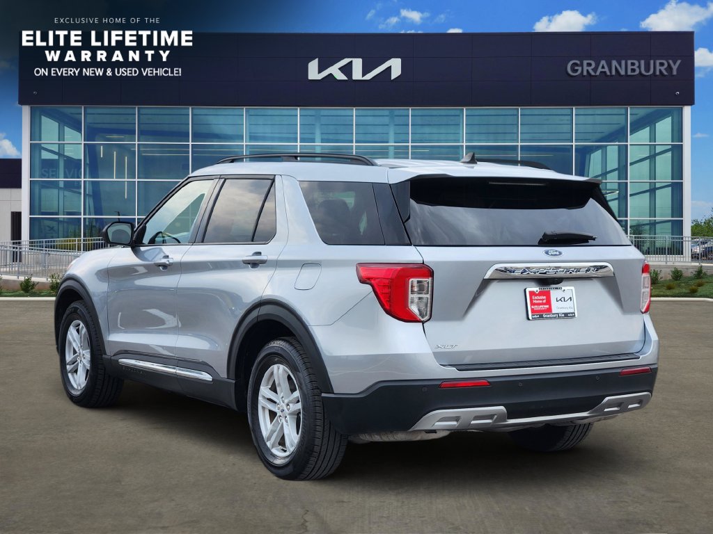 Used 2024 Ford Explorer XLT w/ Equipment Group 202A RWD image 4