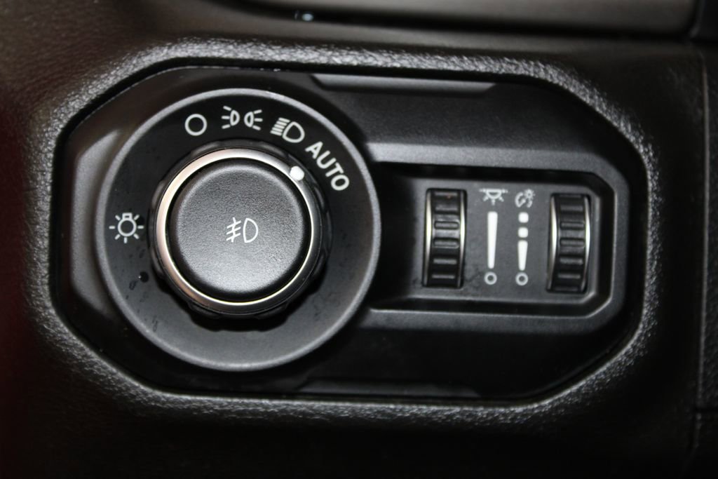 Used 2018 Jeep Wrangler Unlimited Sahara image 44