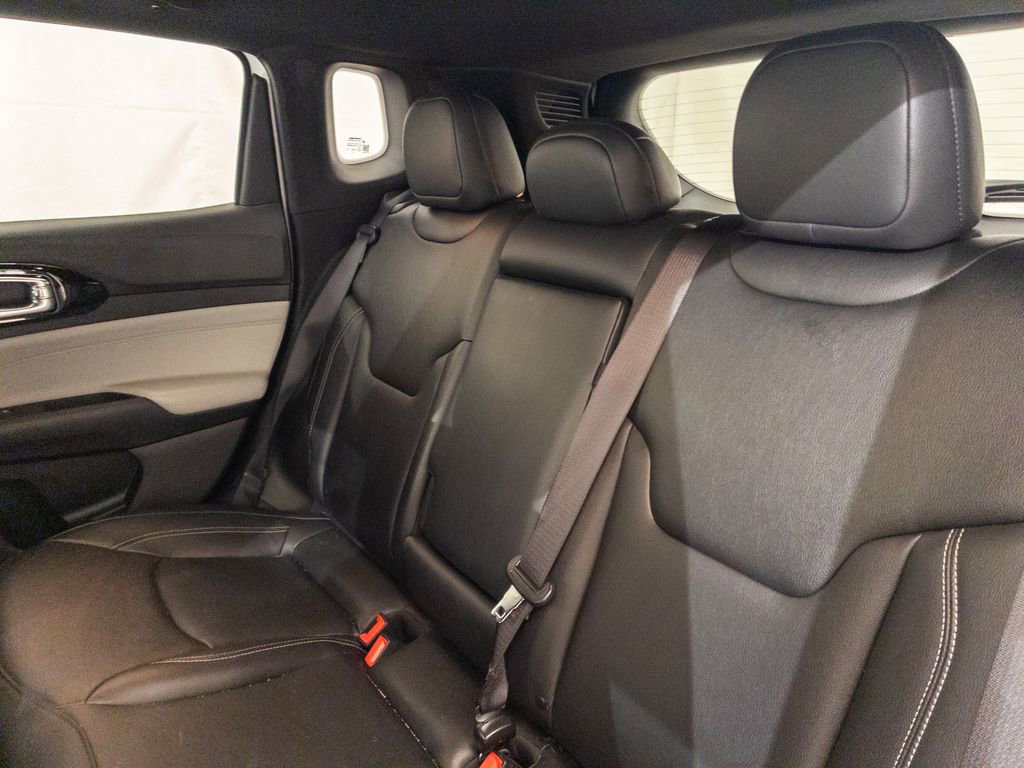 Used 2025 Jeep Compass Limited image 11