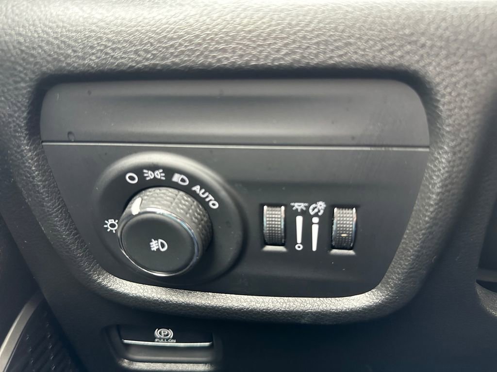 Used 2024 Jeep Grand Cherokee L Limited image 18