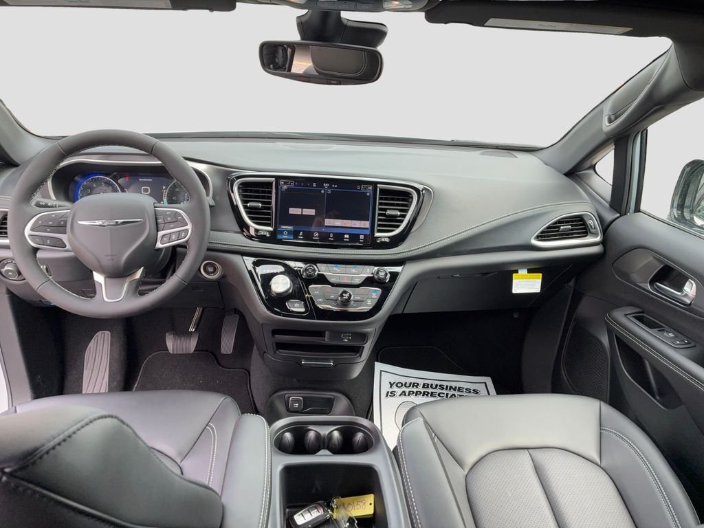 New 2026 Chrysler Pacifica Select AWD/4WD image 19
