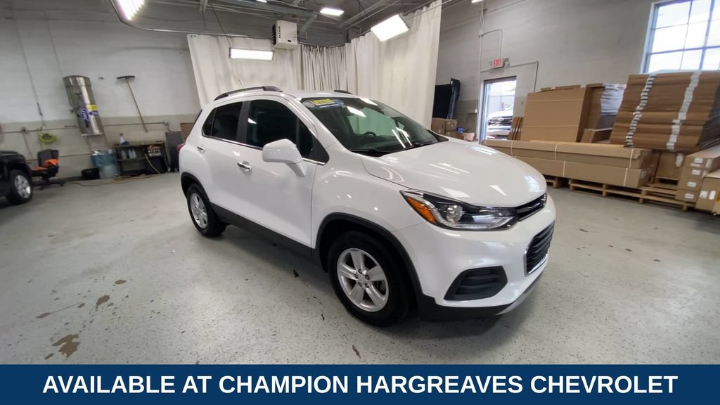 Used 2020 Chevrolet Trax LT w/ LT Convenience Package FWD image 2