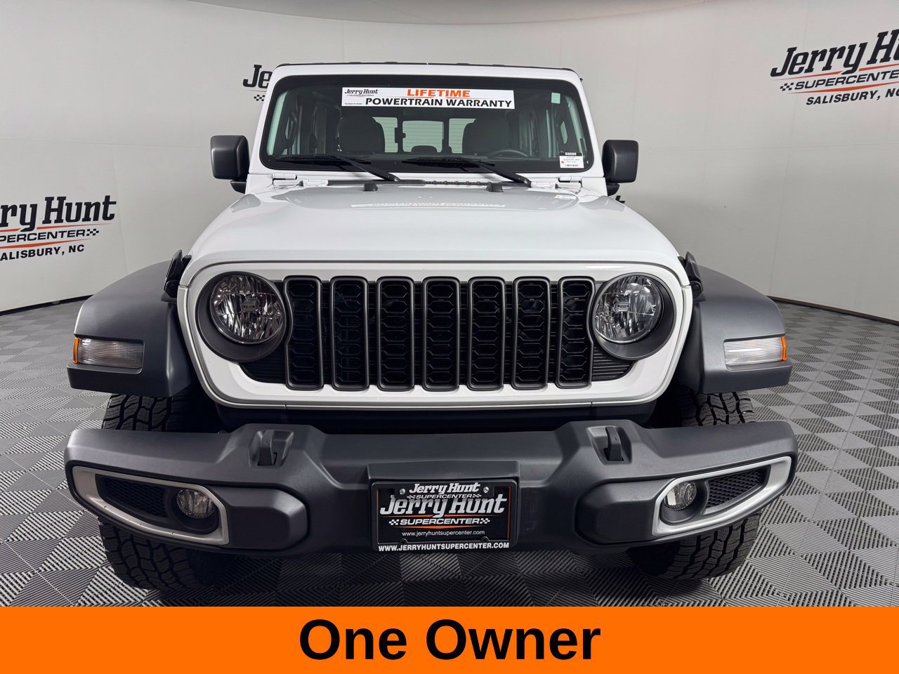 Used 2024 Jeep Gladiator Sport AWD/4WD image 4
