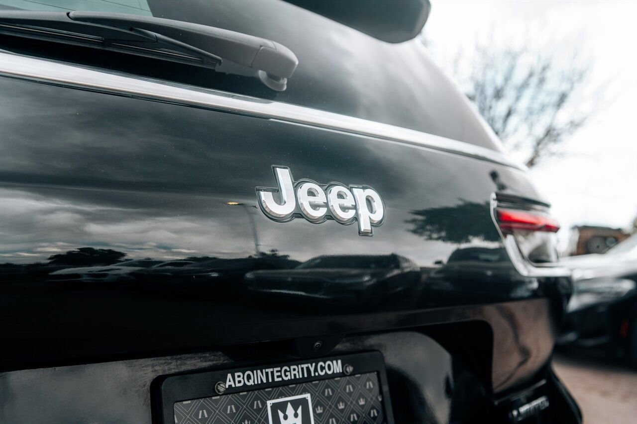 Used 2023 Jeep Grand Cherokee L Limited w/ Trailer Tow Group (B) image 12