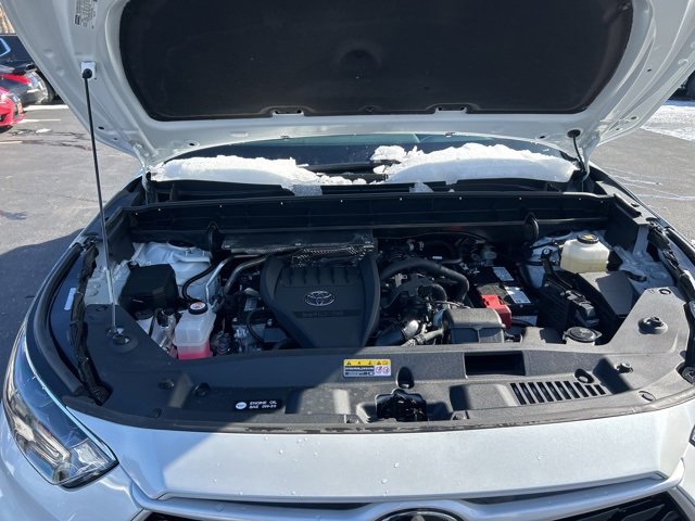 Used 2025 Toyota Highlander XLE image 12