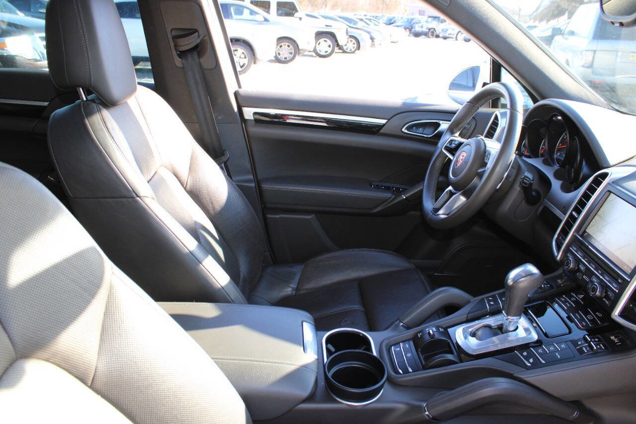 Used 2016 Porsche Cayenne Base AWD 4dr SUV image 11