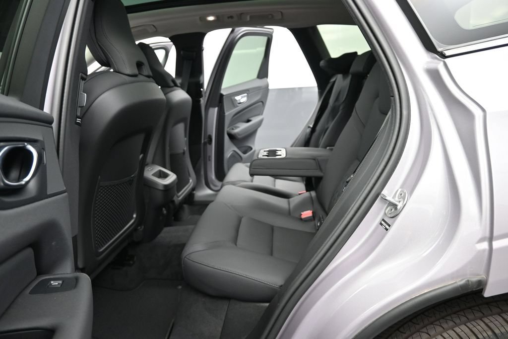 New 2026 Volvo XC60 B5 Core w/ Climate Package AWD/4WD image 14