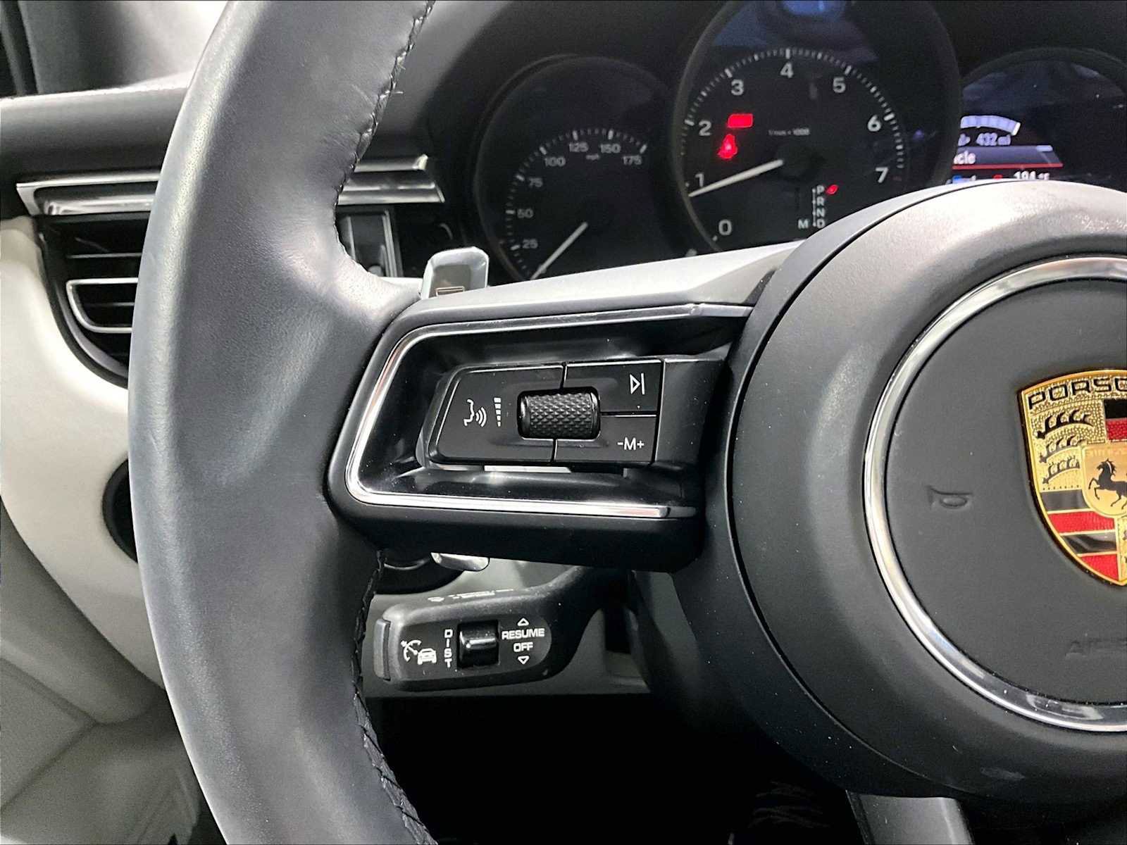 Used 2025 Porsche Macan image 22