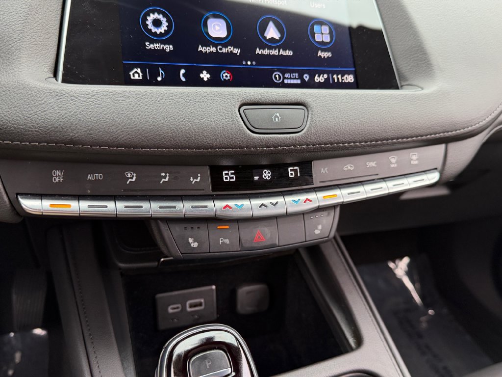 Used 2023 Cadillac XT4 Luxury w/ Cold Weather Package AWD/4WD image 23