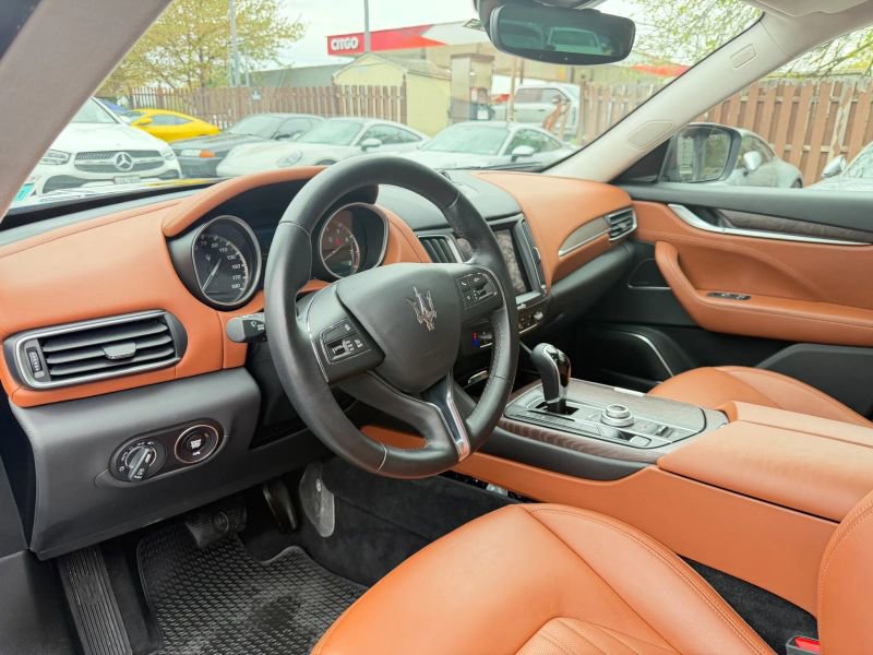 Used 2017 Maserati Levante w/ Luxury Package image 12