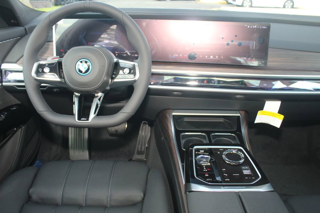 New 2026 BMW i7 xDrive60 w/ Premium Package AWD/4WD image 18