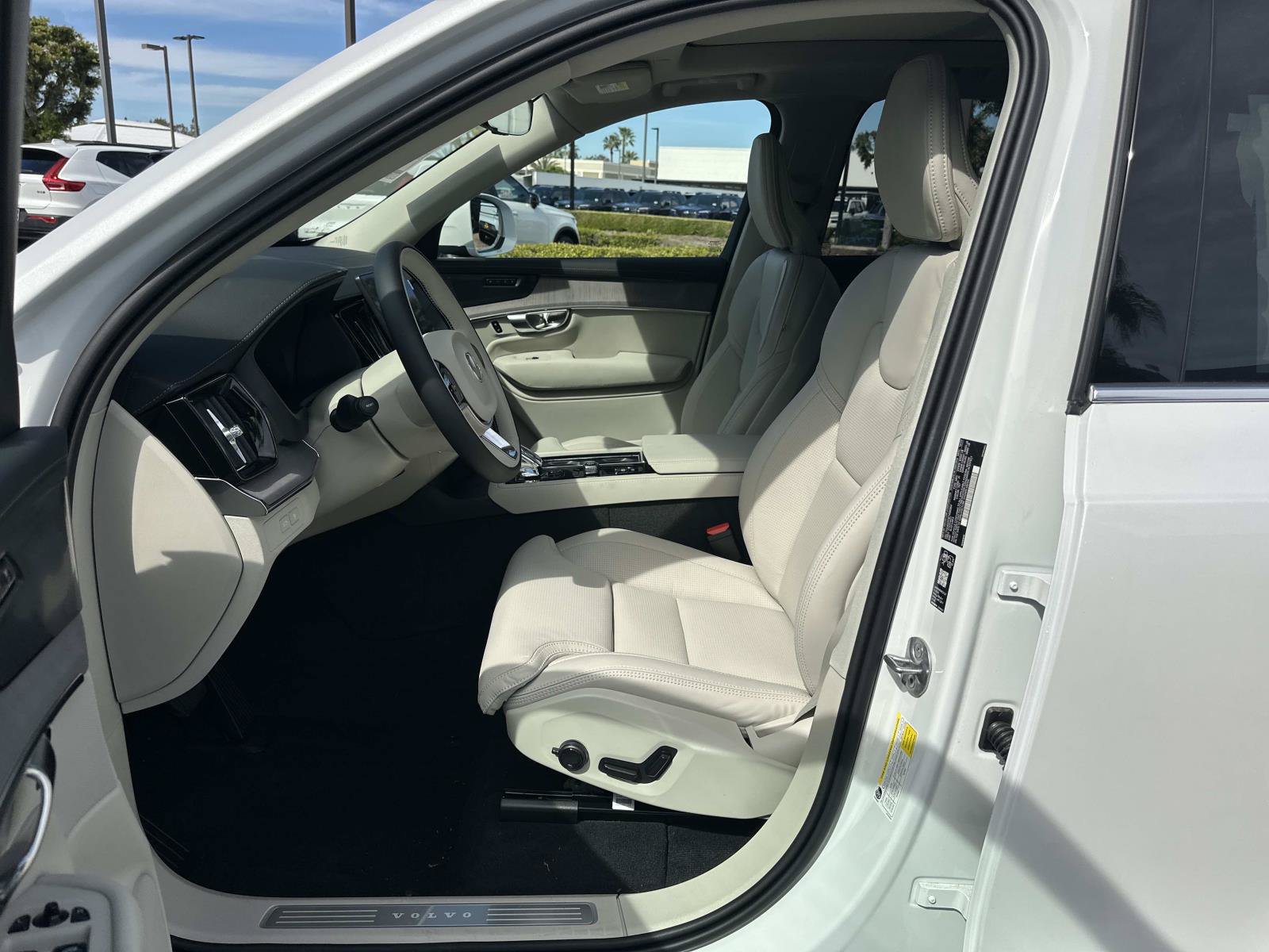 New 2026 Volvo XC90 T8 Ultra w/ Protection Package Premier AWD/4WD image 13