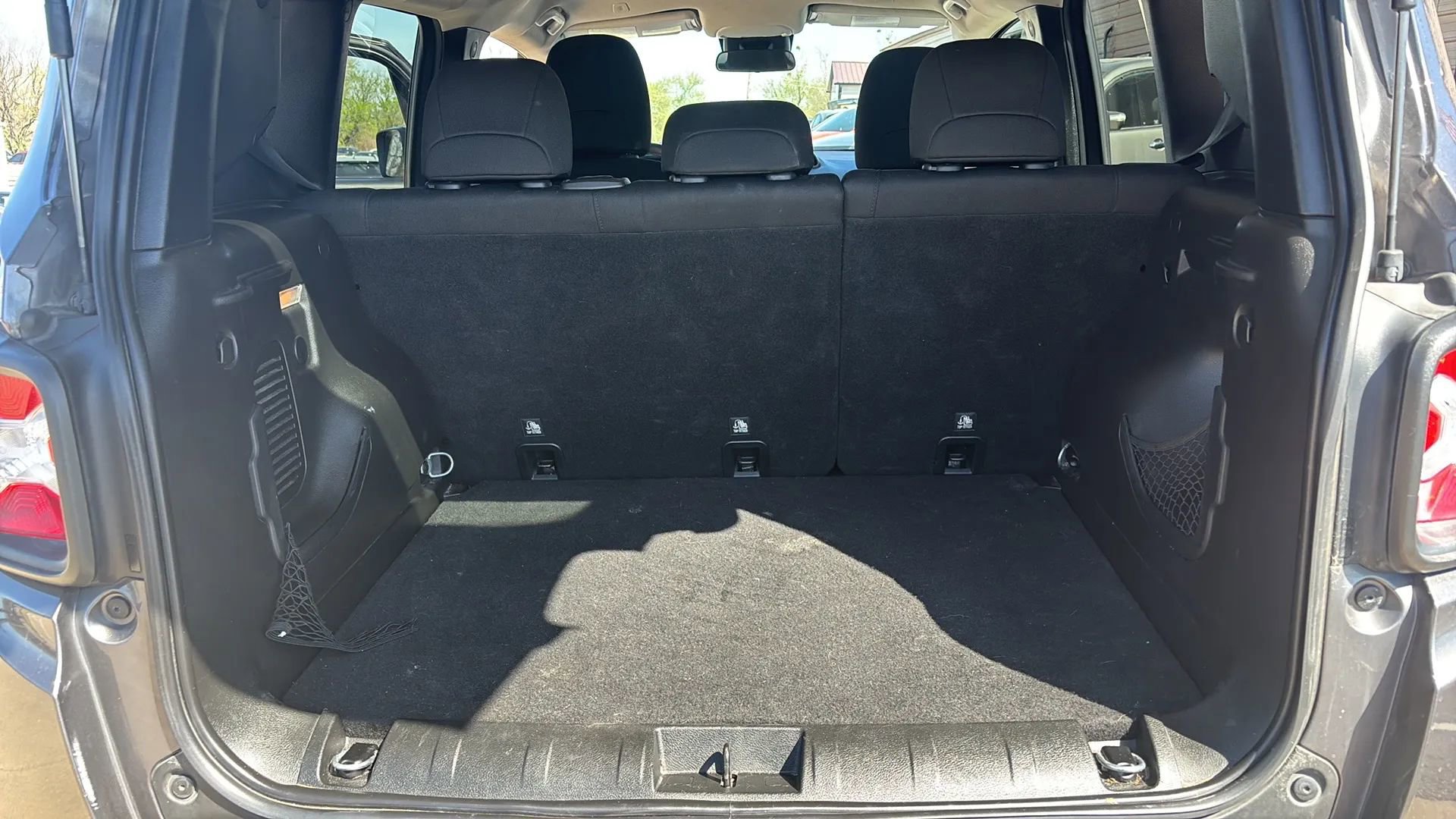 Used 2019 Jeep Renegade Latitude AWD/4WD image 6