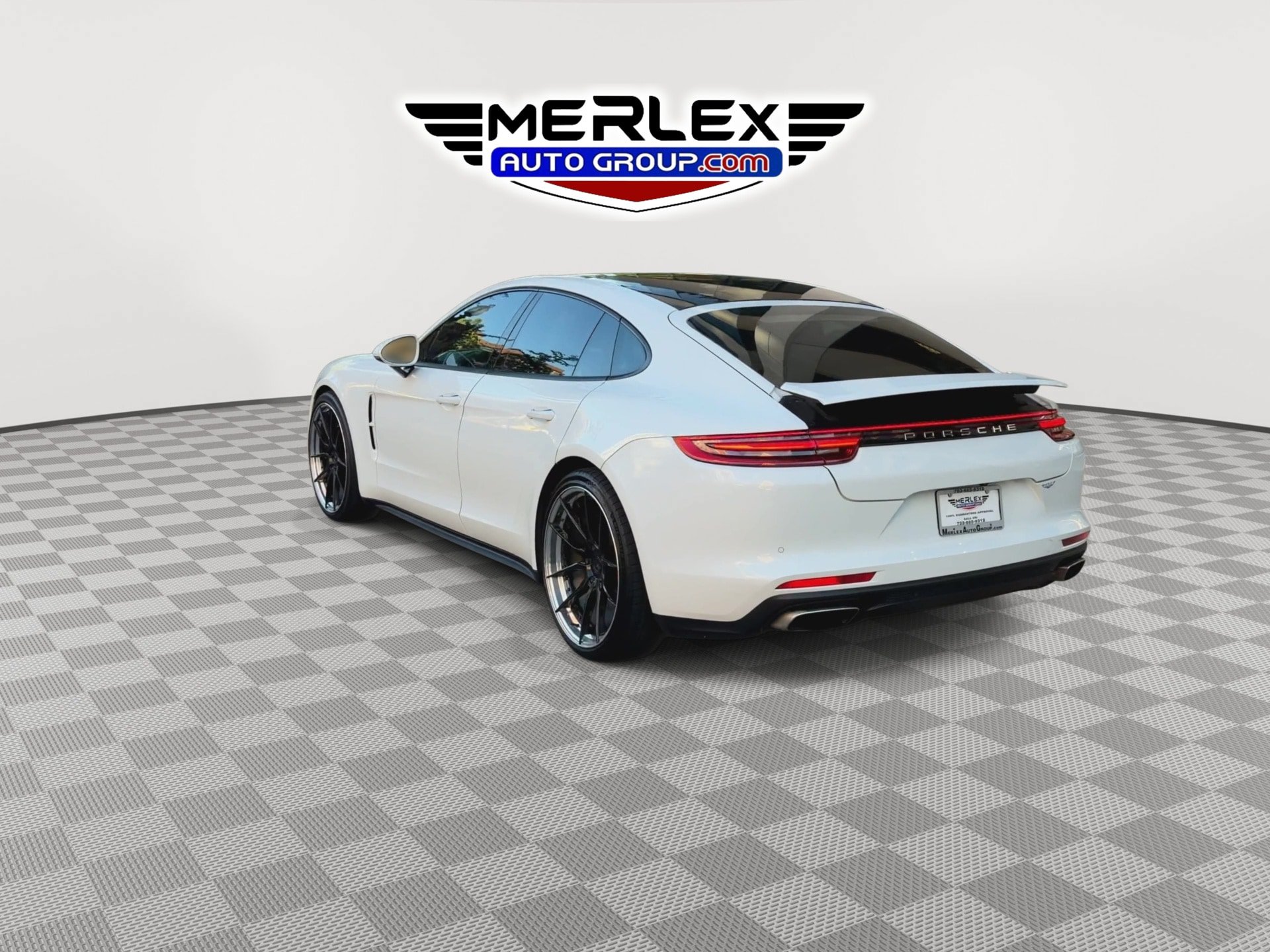 Used 2018 Porsche Panamera RWD image 6