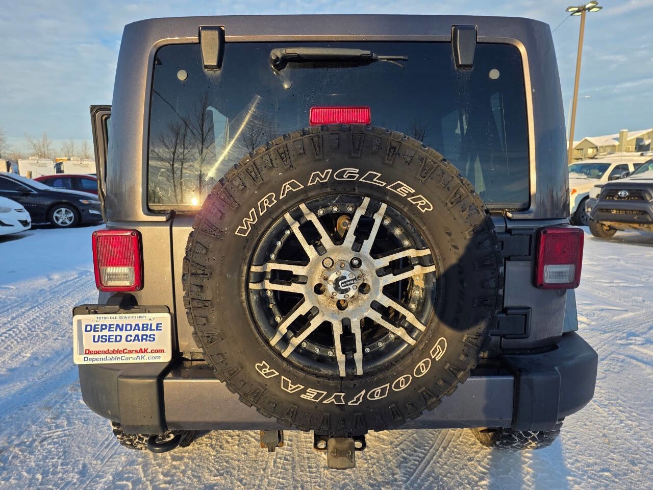 Used 2017 Jeep Wrangler Unlimited Sahara w/ Connectivity Group image 14