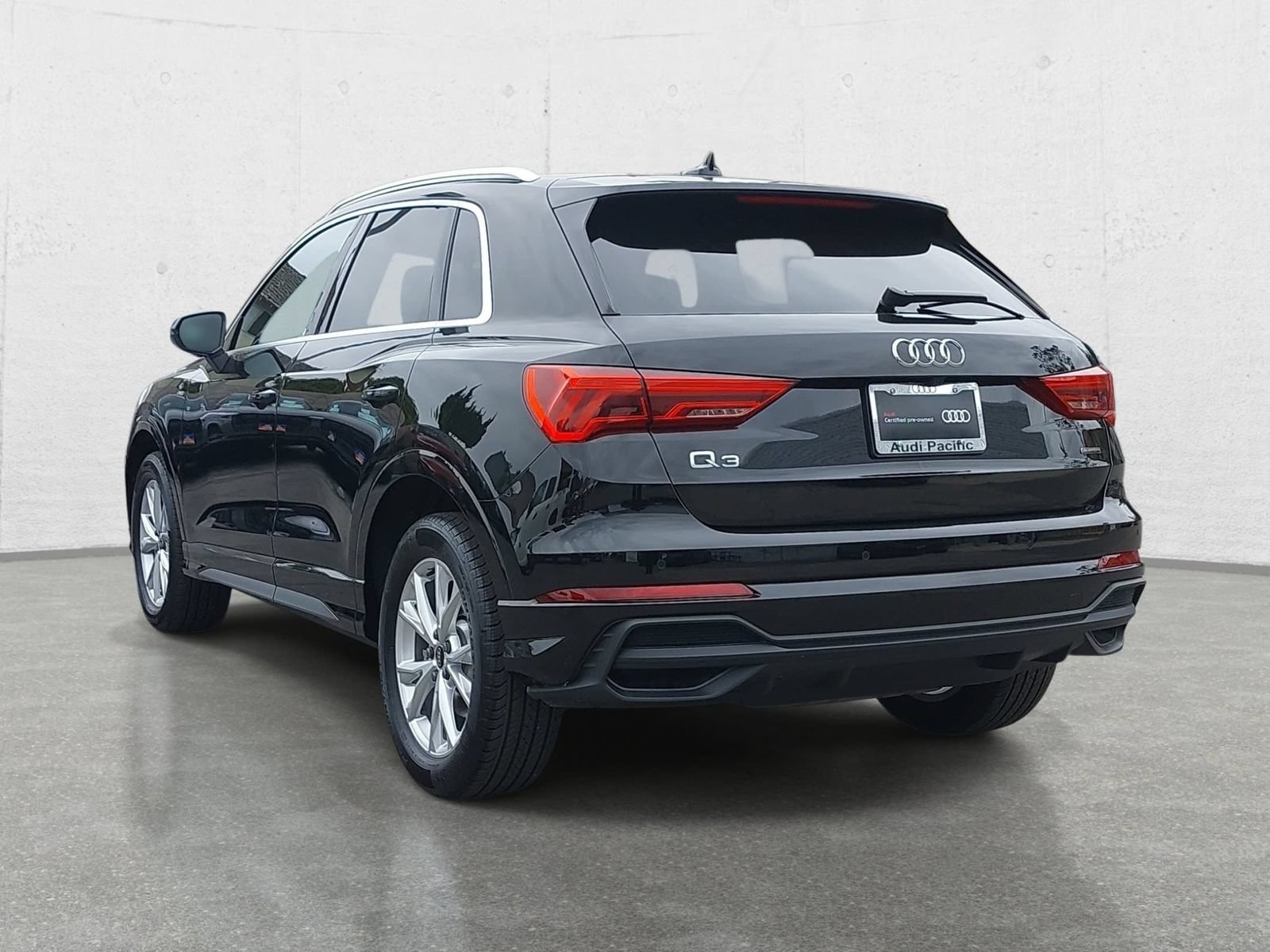 Certified 2025 Audi Q3 2.0T Premium w/ Convenience Package AWD/4WD image 7