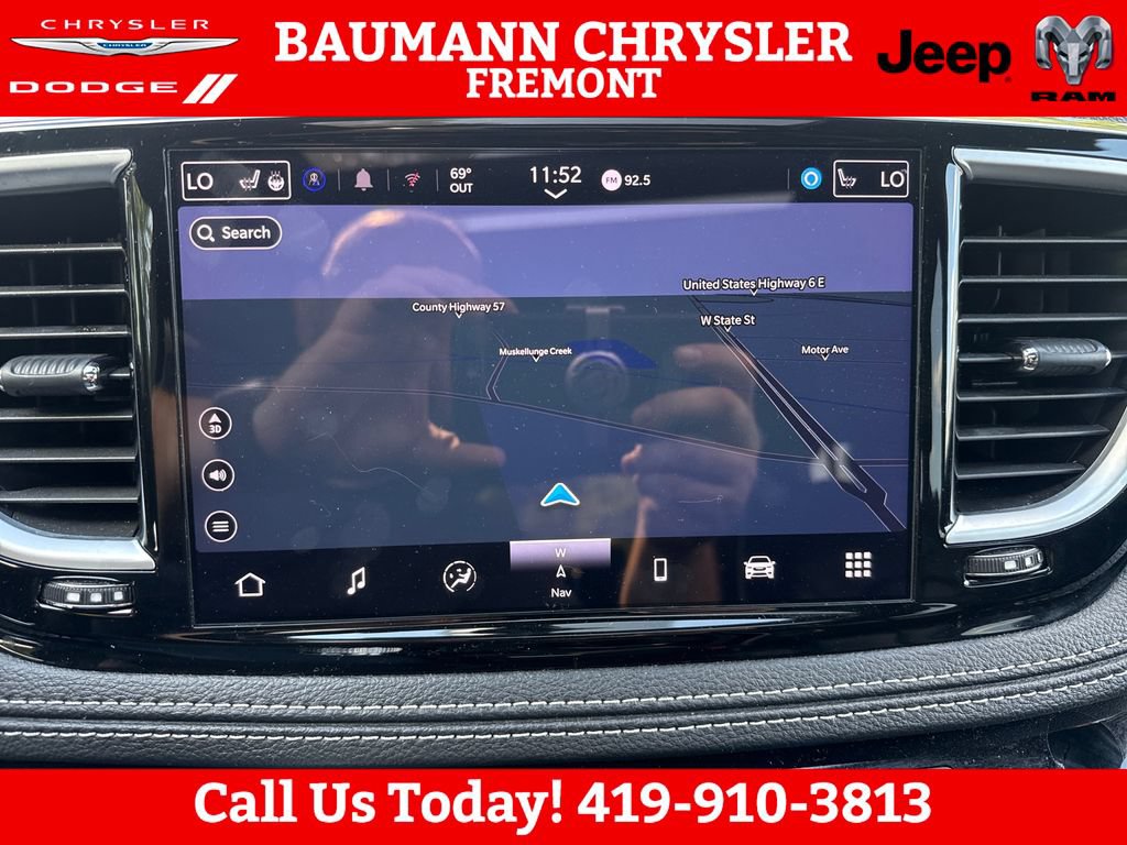 Used 2025 Chrysler Pacifica Limited FWD image 19